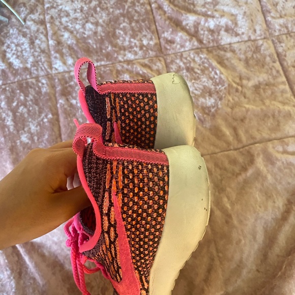 Pink Nike - Picture 3 of 4